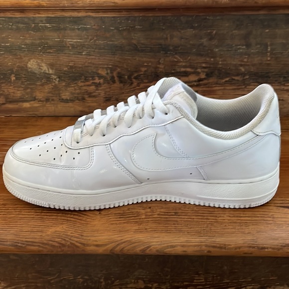 Air Force 1 Triple White - Picture 2 of 7